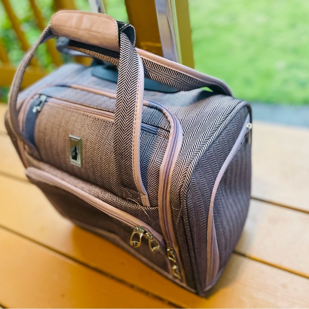 London Fog cabin suitcase ✈️